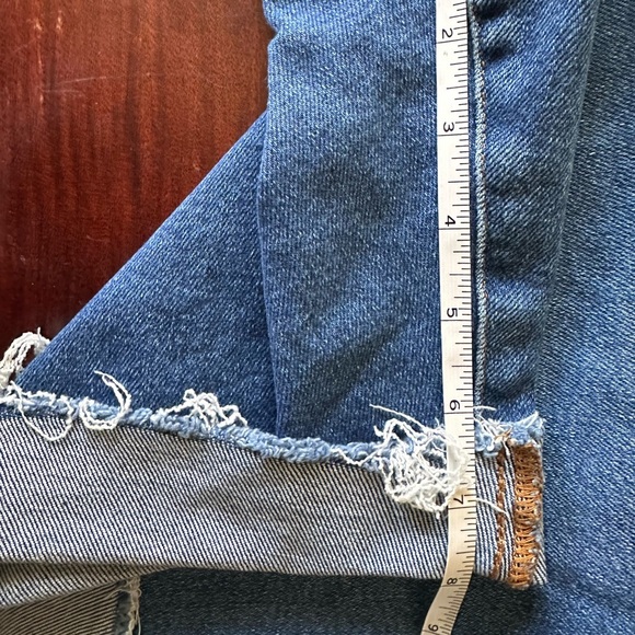 Good American Plus Size Denim Shorts Women’s 24 Longer Inseam Raw Hem - Picture 8 of 8